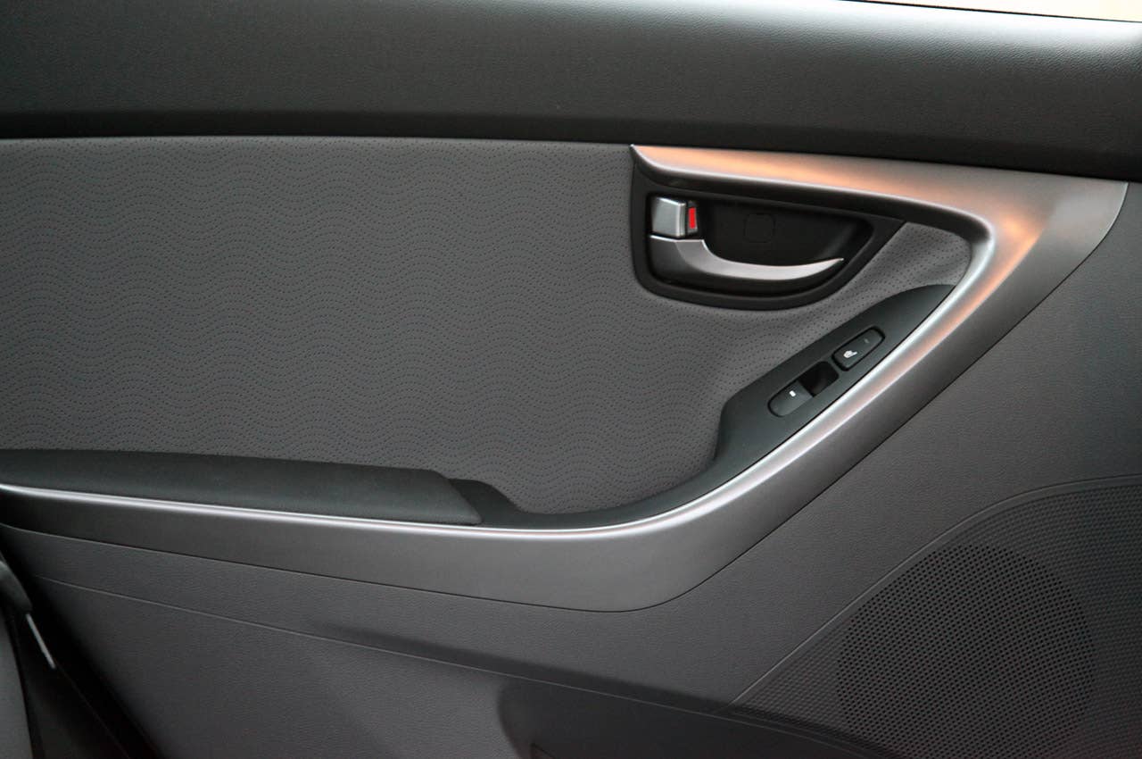 2011 Hyundai Elantra door trim