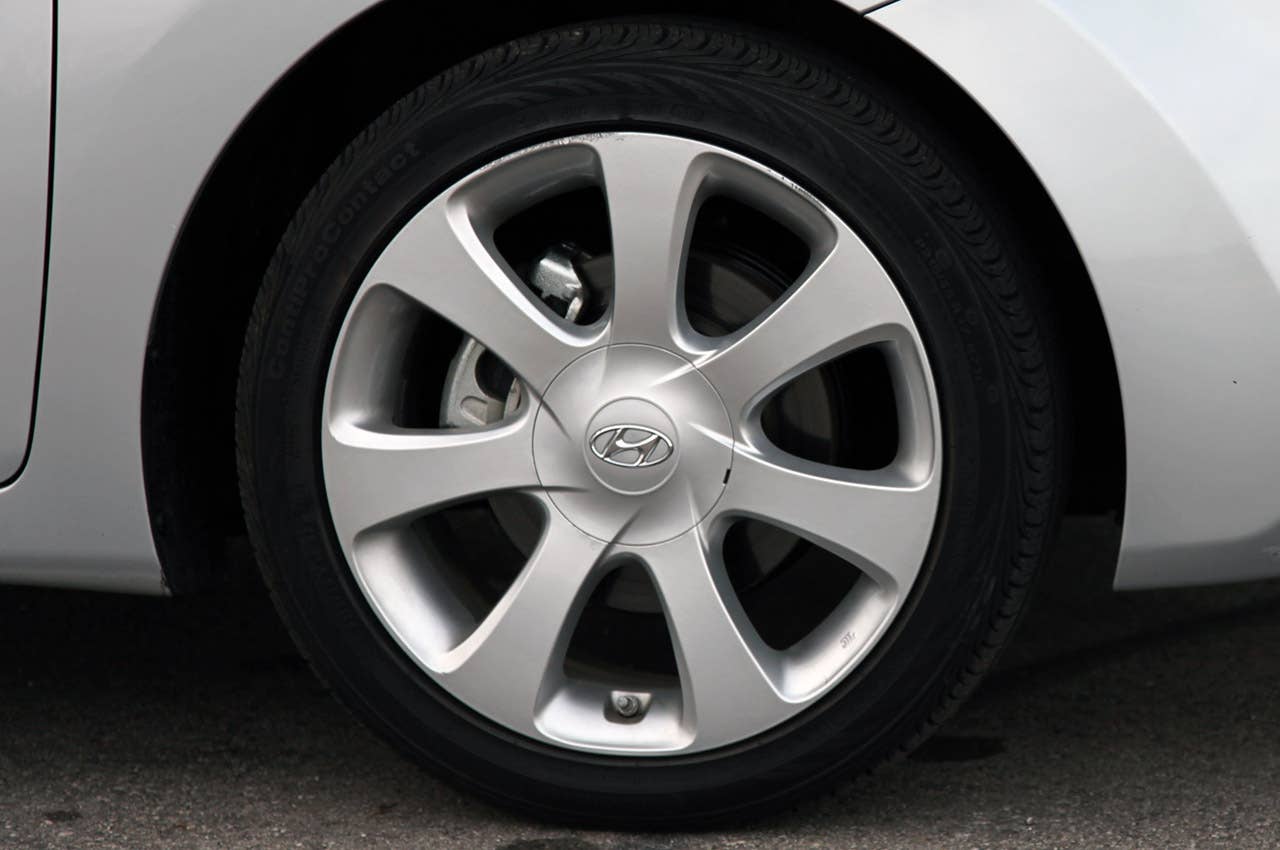 2011 Hyundai Elantra wheel