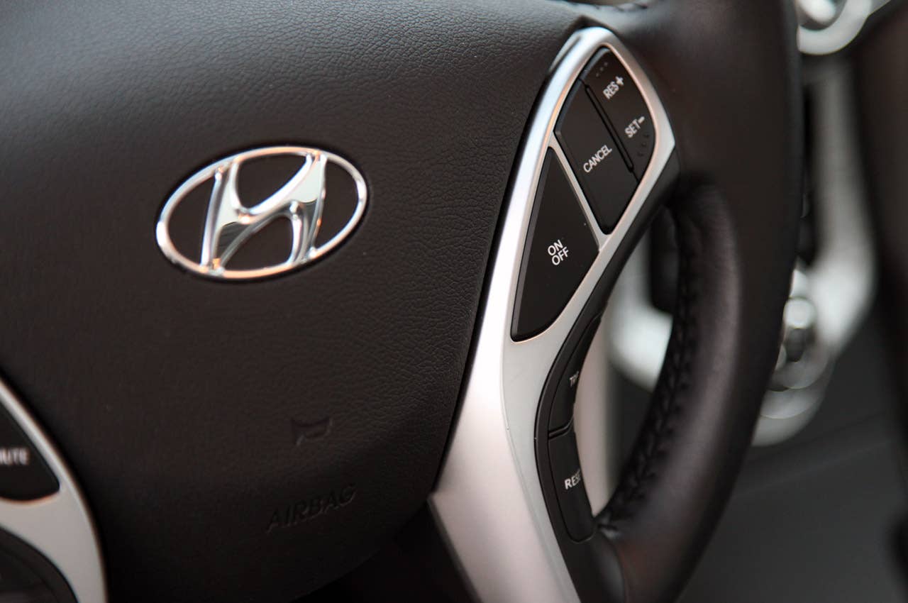 2011 Hyundai Elantra steering wheel controls