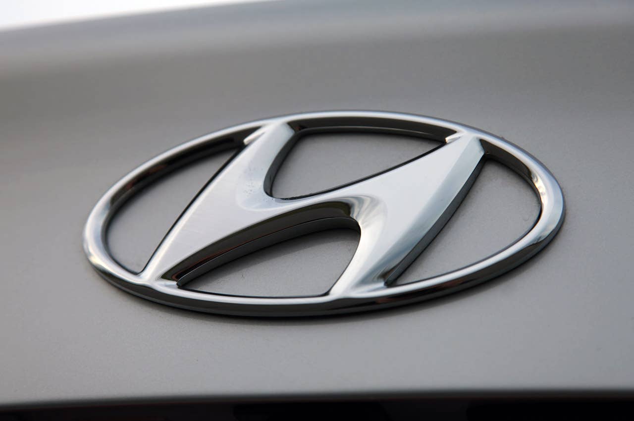 2011 Hyundai Elantra logo