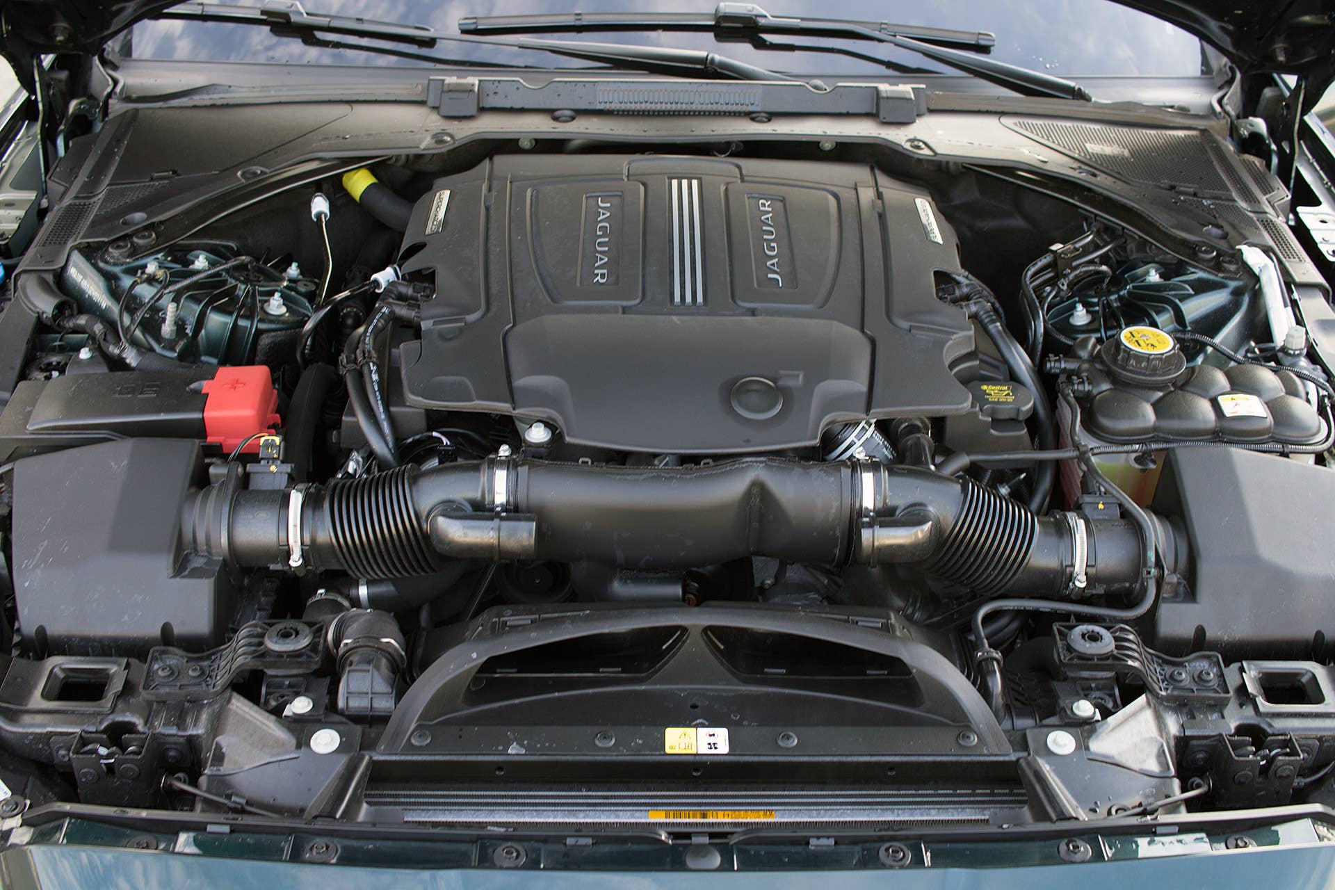 2016 Jaguar XF engine