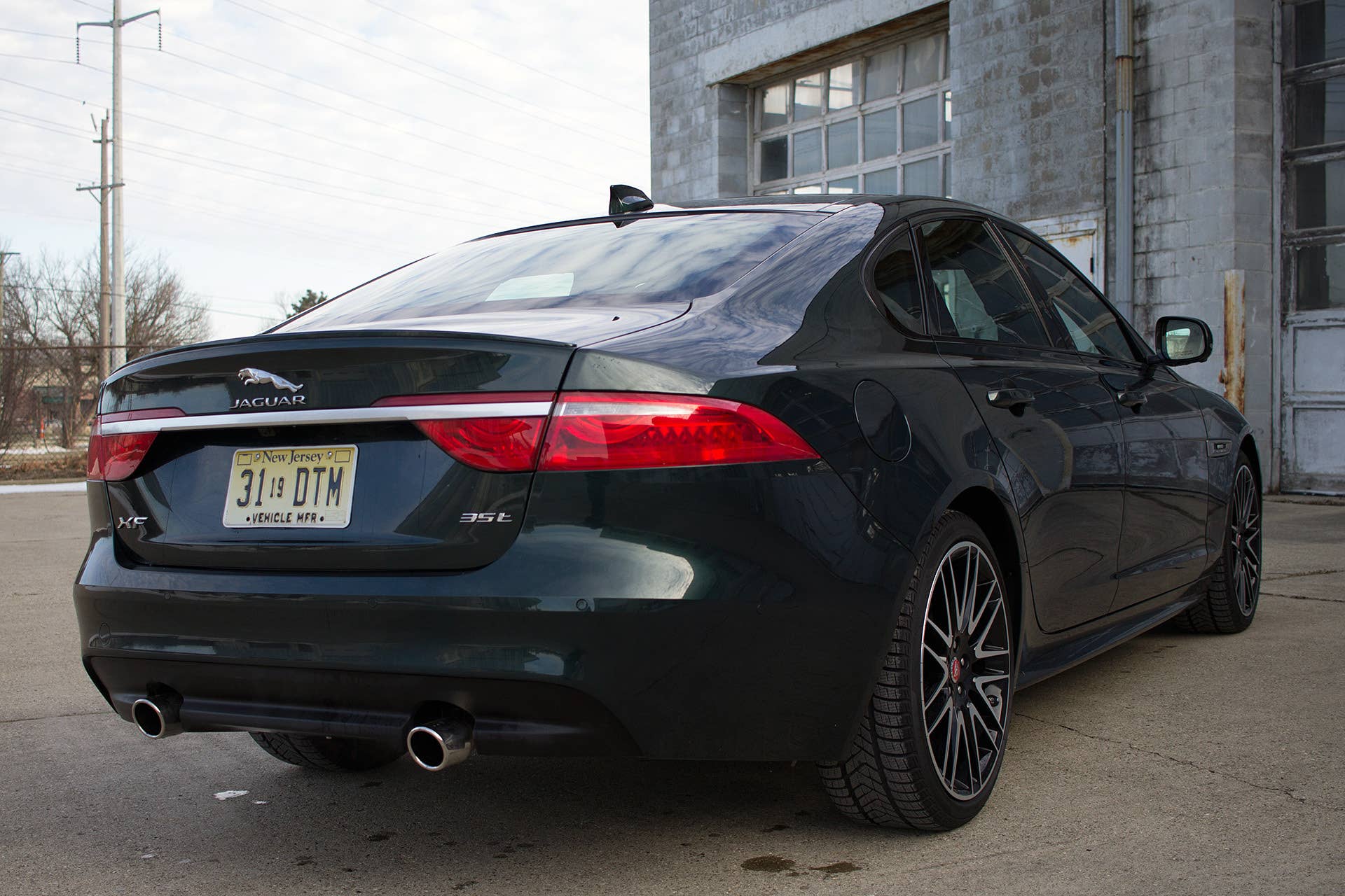2016 Jaguar XF rear 3/4 view