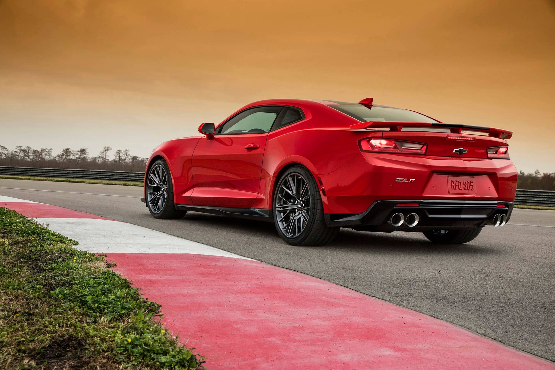 2017 chevy camaro zl1 side