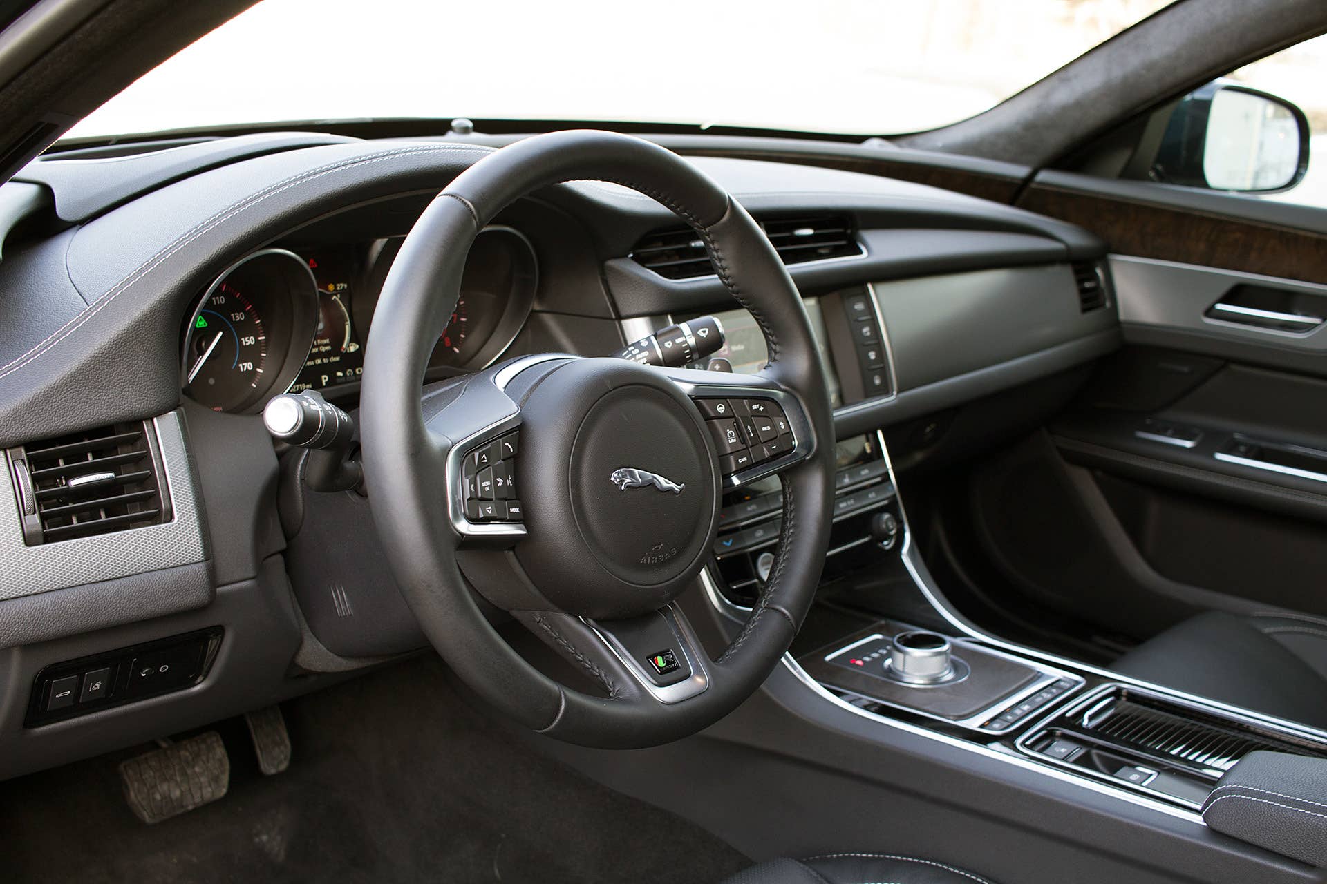 2016 Jaguar XF interior