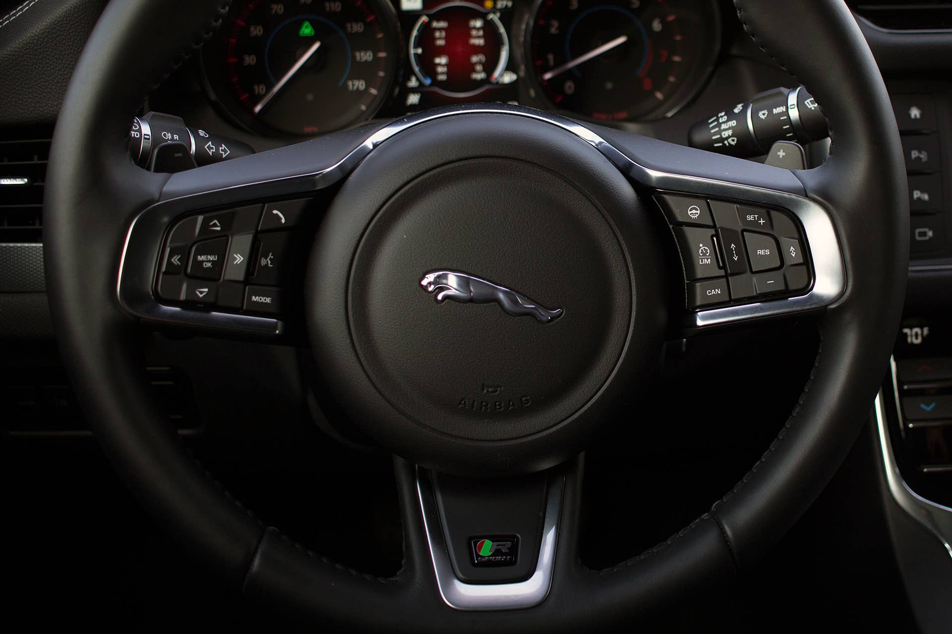 2016 Jaguar XF steering wheel