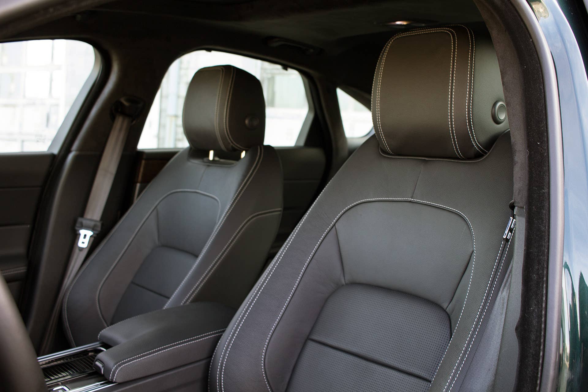 2016 Jaguar XF front seats