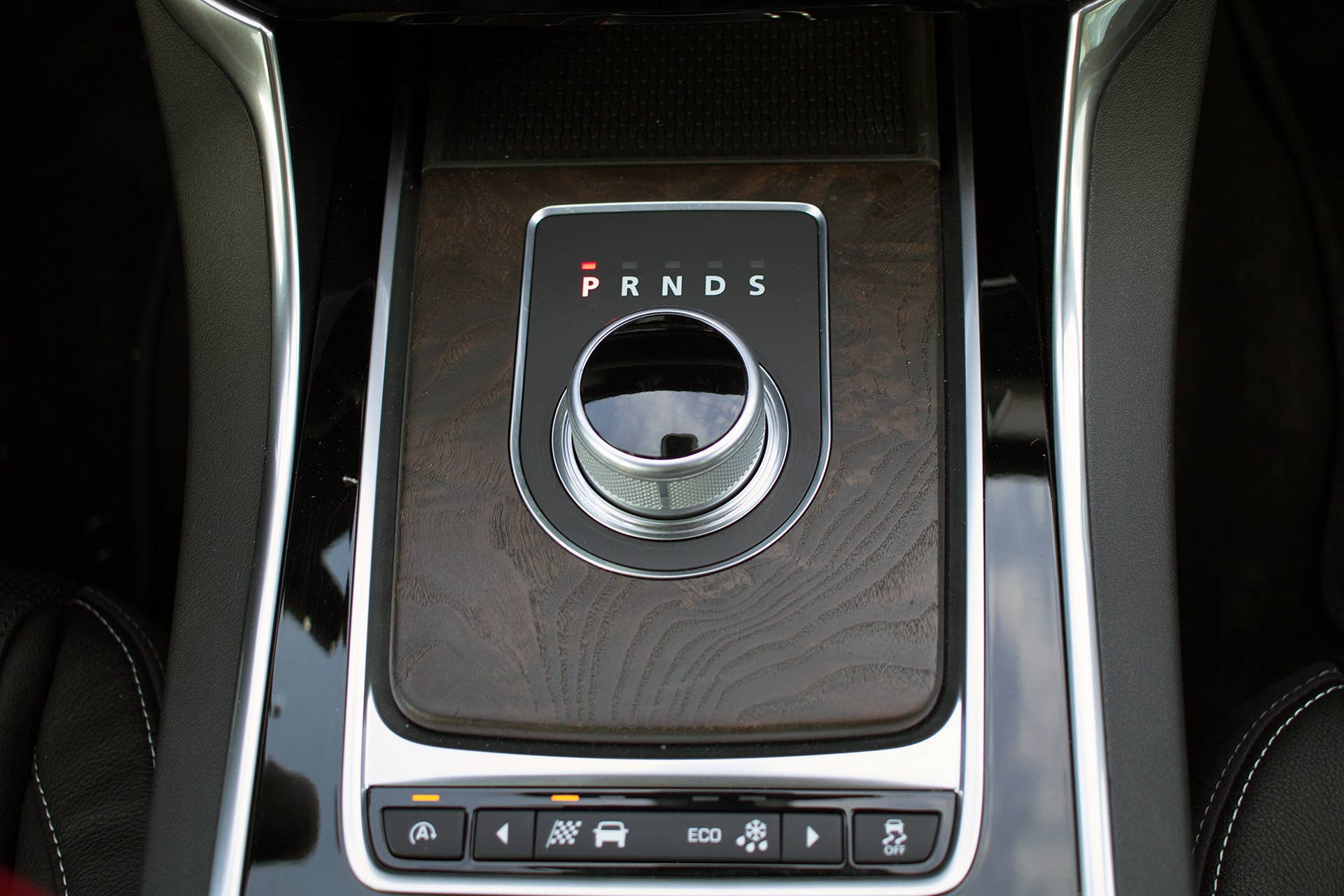2016 Jaguar XF gear selector
