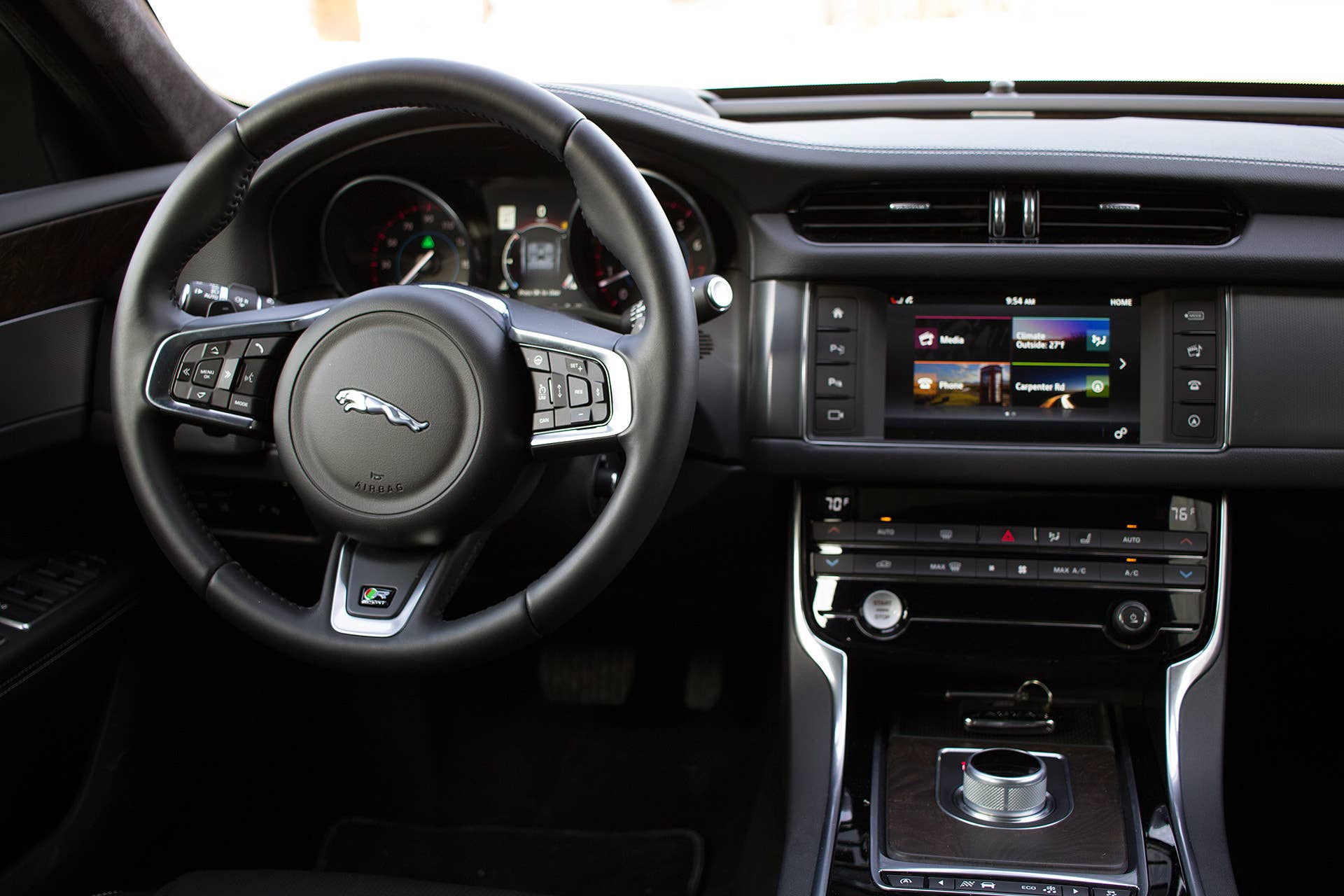 2016 Jaguar XF interior