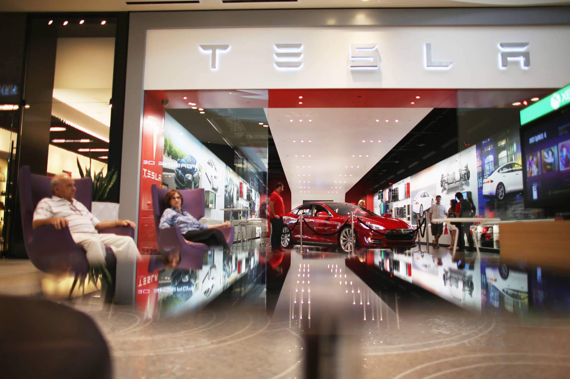 Electric Car Maker Tesla Opens Store In Miami Mall