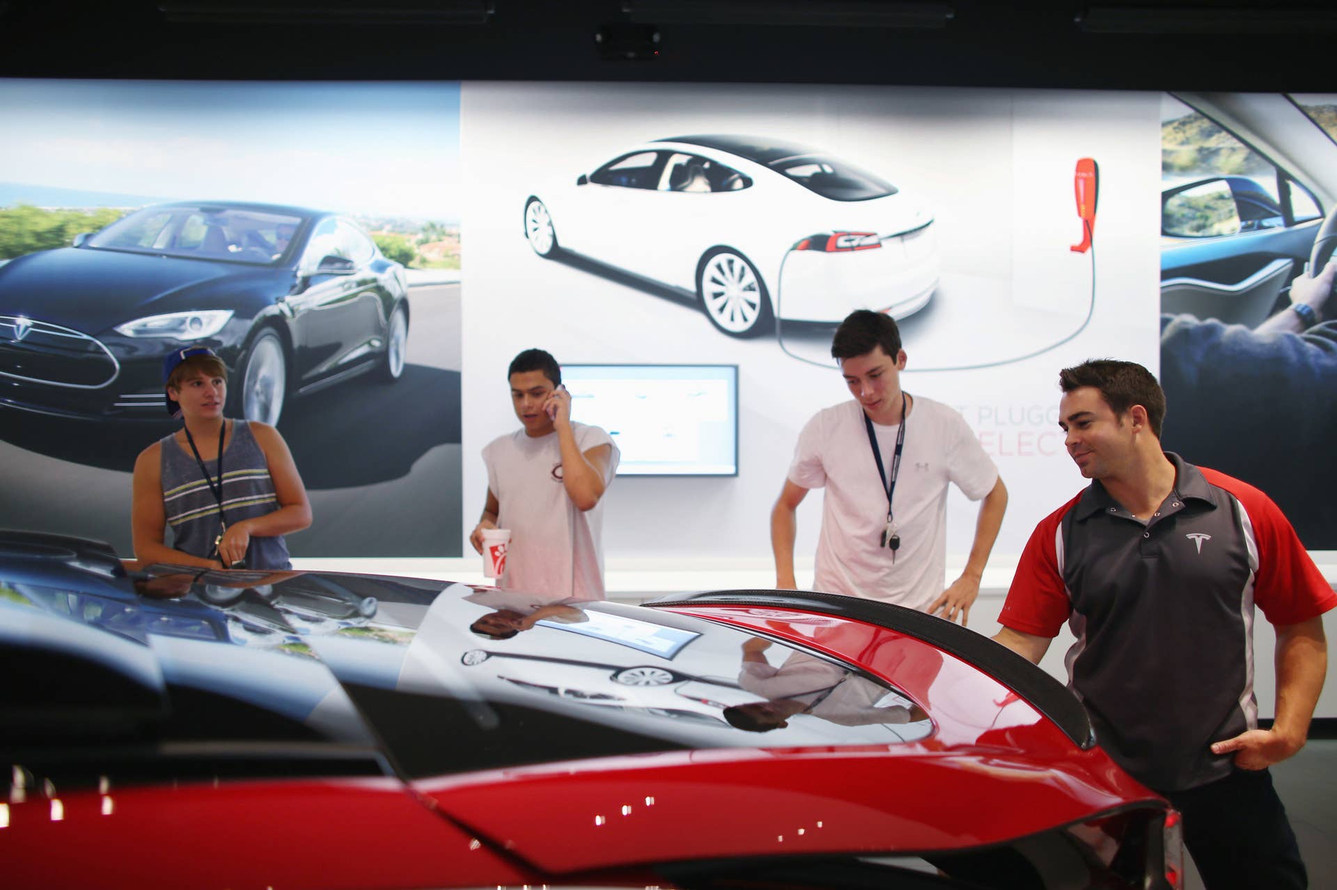 Electric Car Maker Tesla Opens Store In Miami Mall
