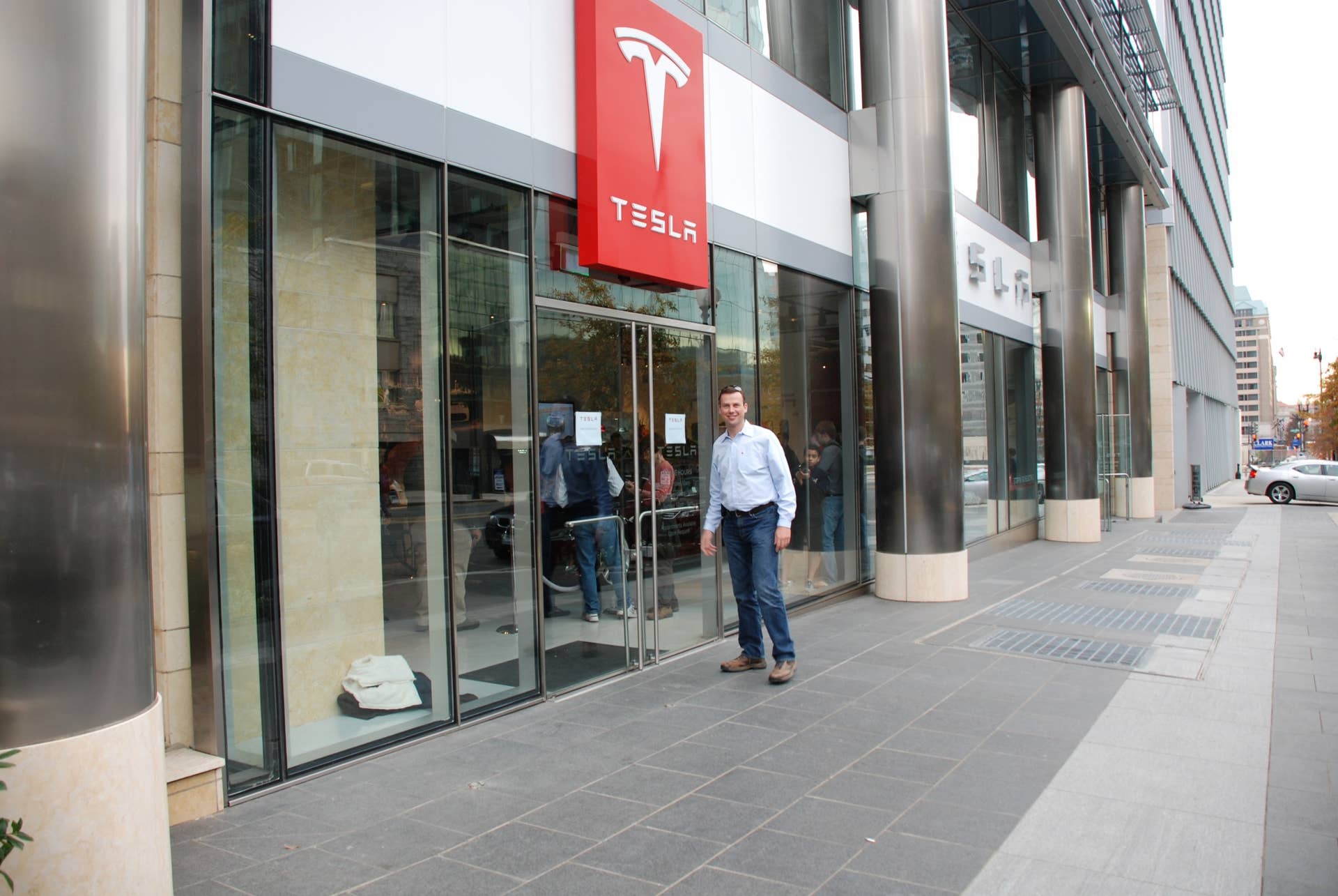 DC Tesla Store