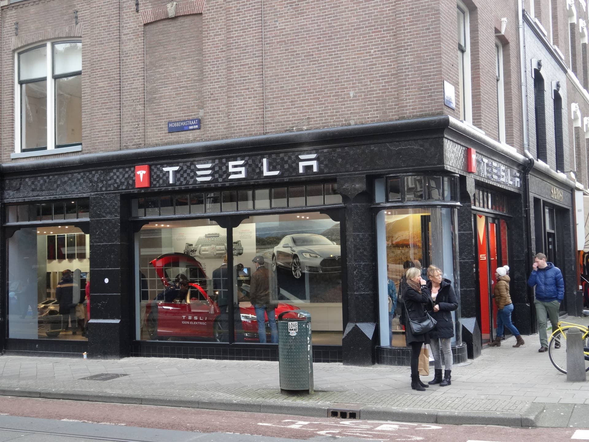 Amsterdam: Tesla Store