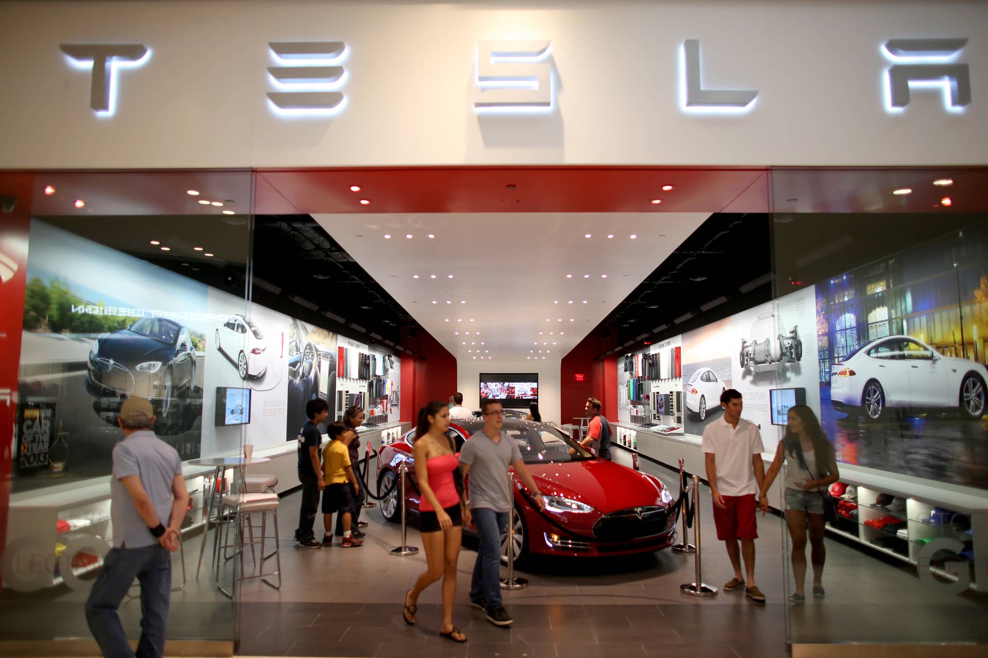 Electric Car Maker Tesla Opens Store In Miami Mall
