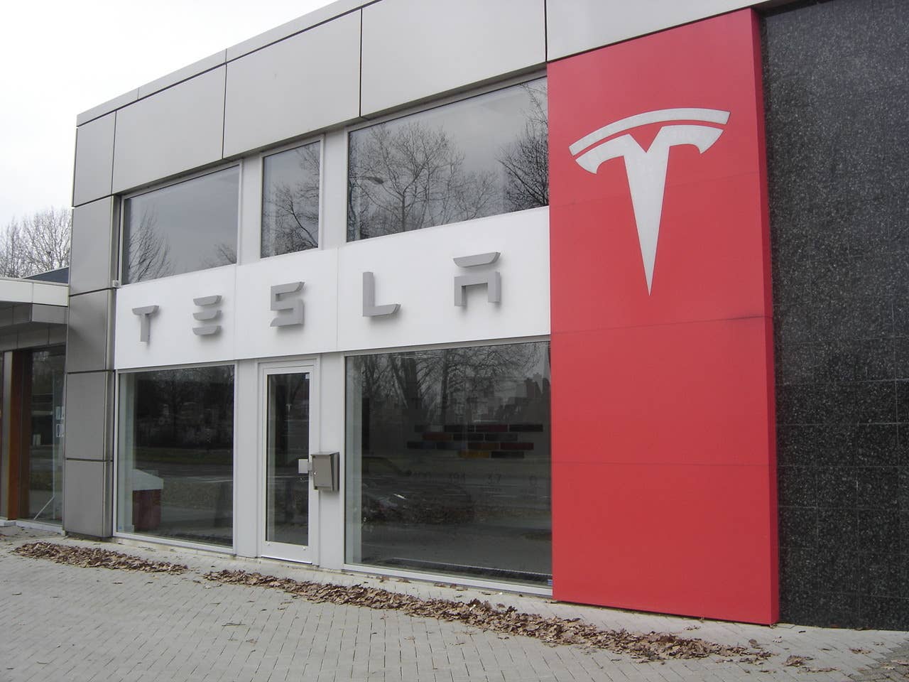 Eindhoven: Tesla Store
