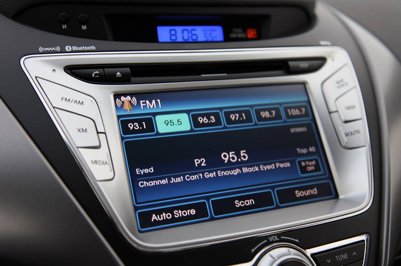 2011 Hyundai Elantra audio system
