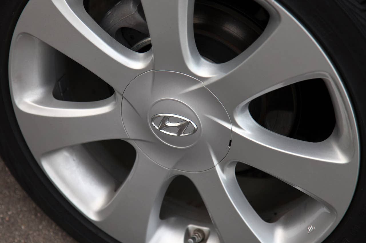 2011 Hyundai Elantra wheel detail
