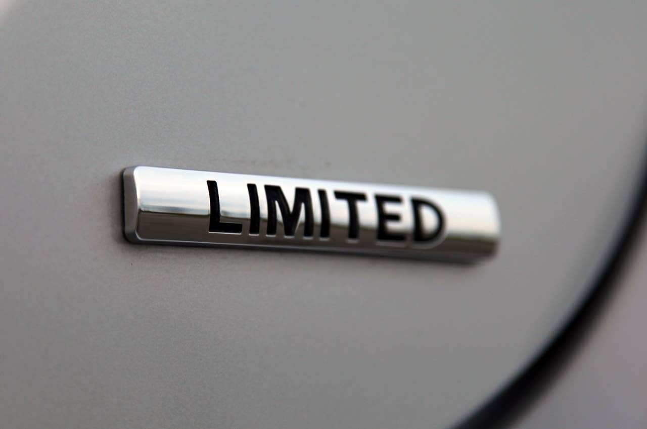 2011 Hyundai Elantra badge
