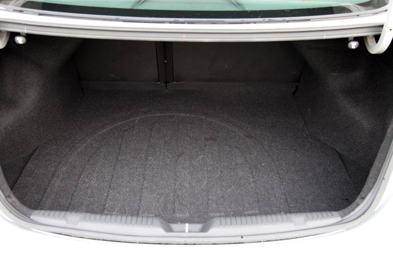 2011 Hyundai Elantra trunk