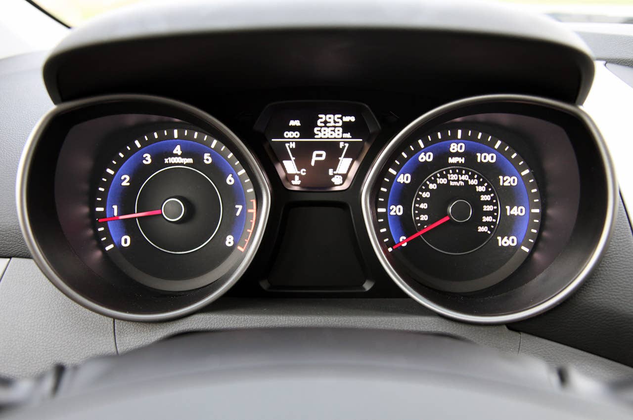 2011 Hyundai Elantra gauges