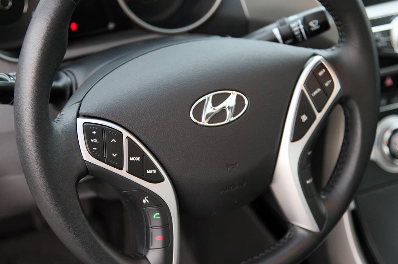 2011 Hyundai Elantra steering wheel