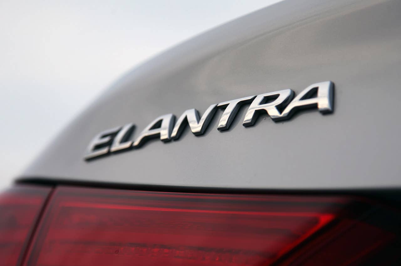 2011 Hyundai Elantra badge