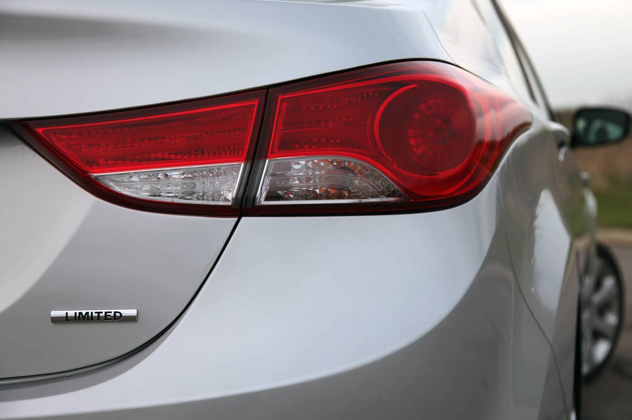 2011 Hyundai Elantra taillight
