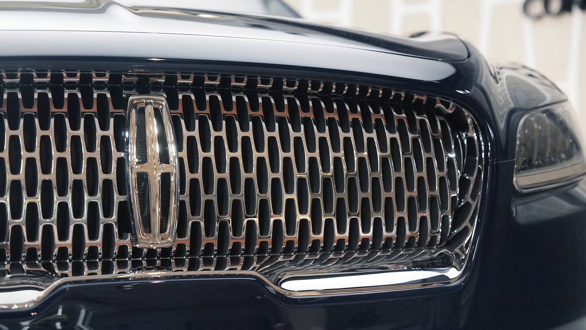 Lincoln Continental Concept front grille