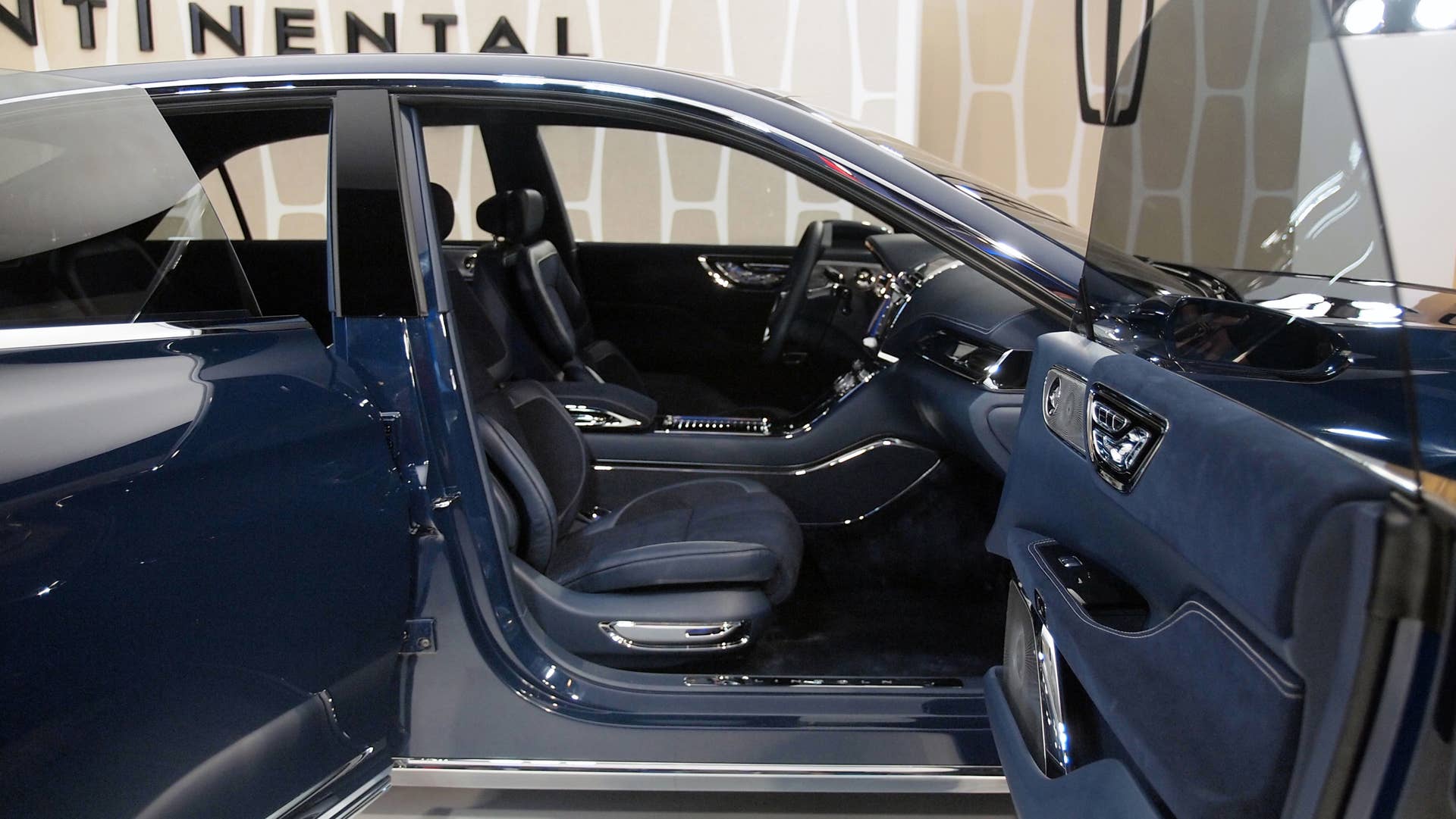 Lincoln Continental Concept front seats interior