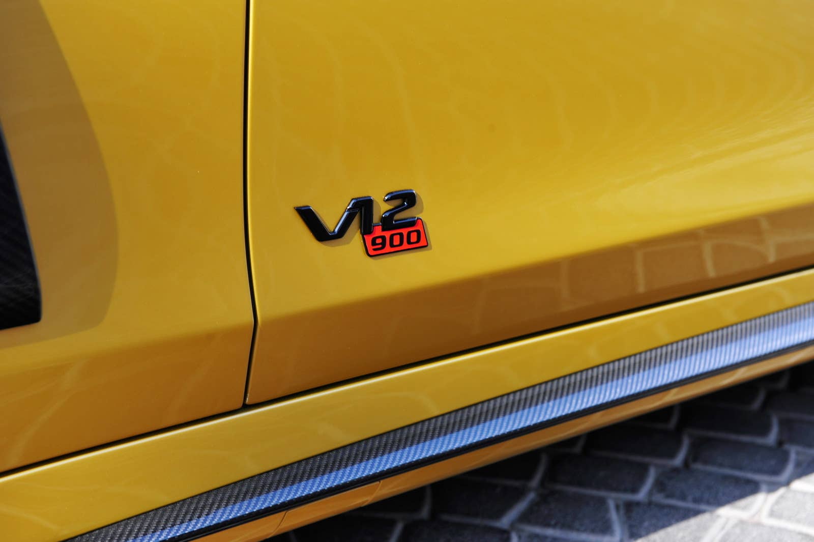 Brabus Rocket 900 Desert Gold Edition V12 badge