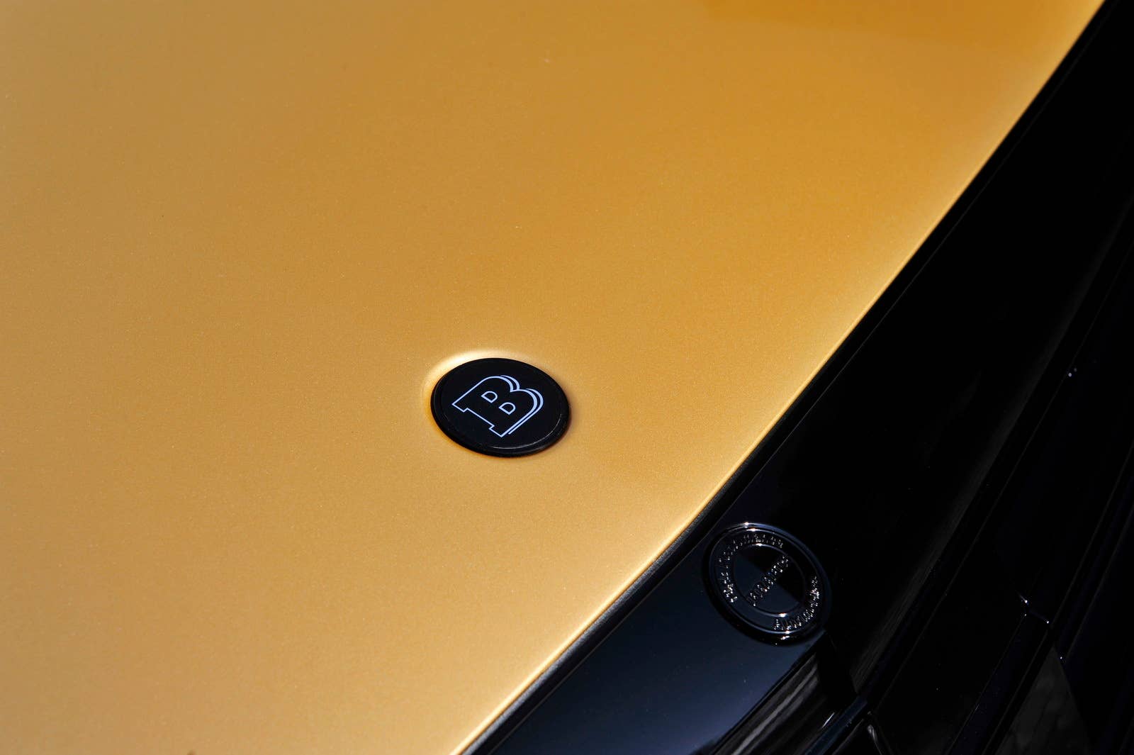 Brabus Rocket 900 Desert Gold Edition Brabus badge