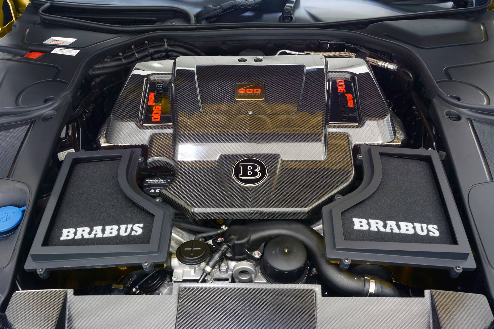 Brabus Rocket 900 Desert Gold Edition studio engine