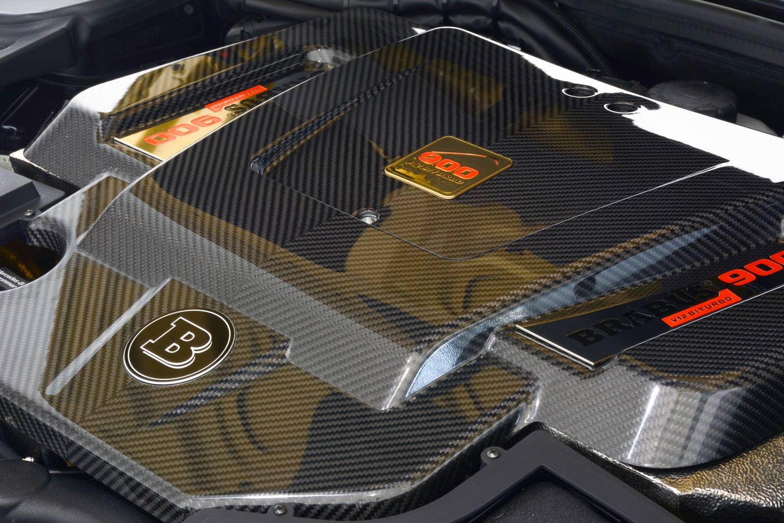 Brabus Rocket 900 Desert Gold Edition studio engine bay