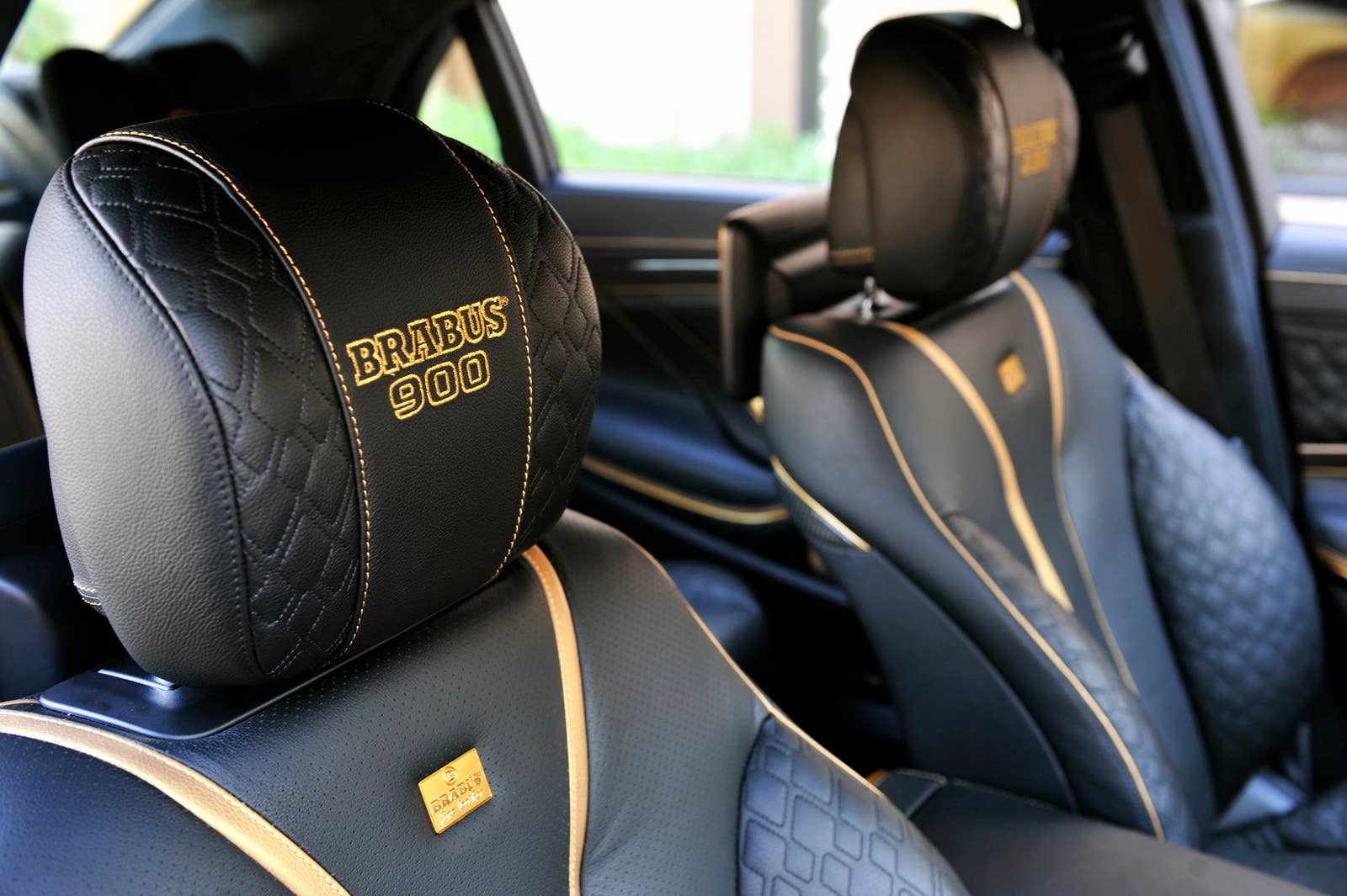 Brabus Rocket 900 Desert Gold Edition front head rests