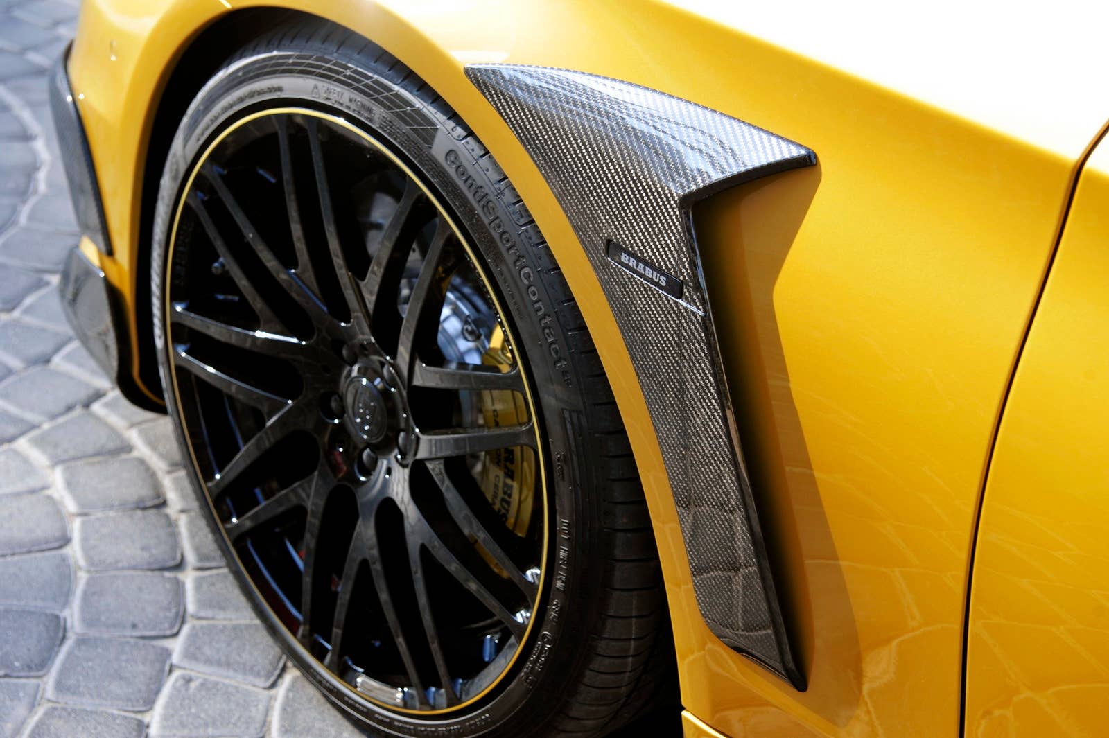 Brabus Rocket 900 Desert Gold Edition fender