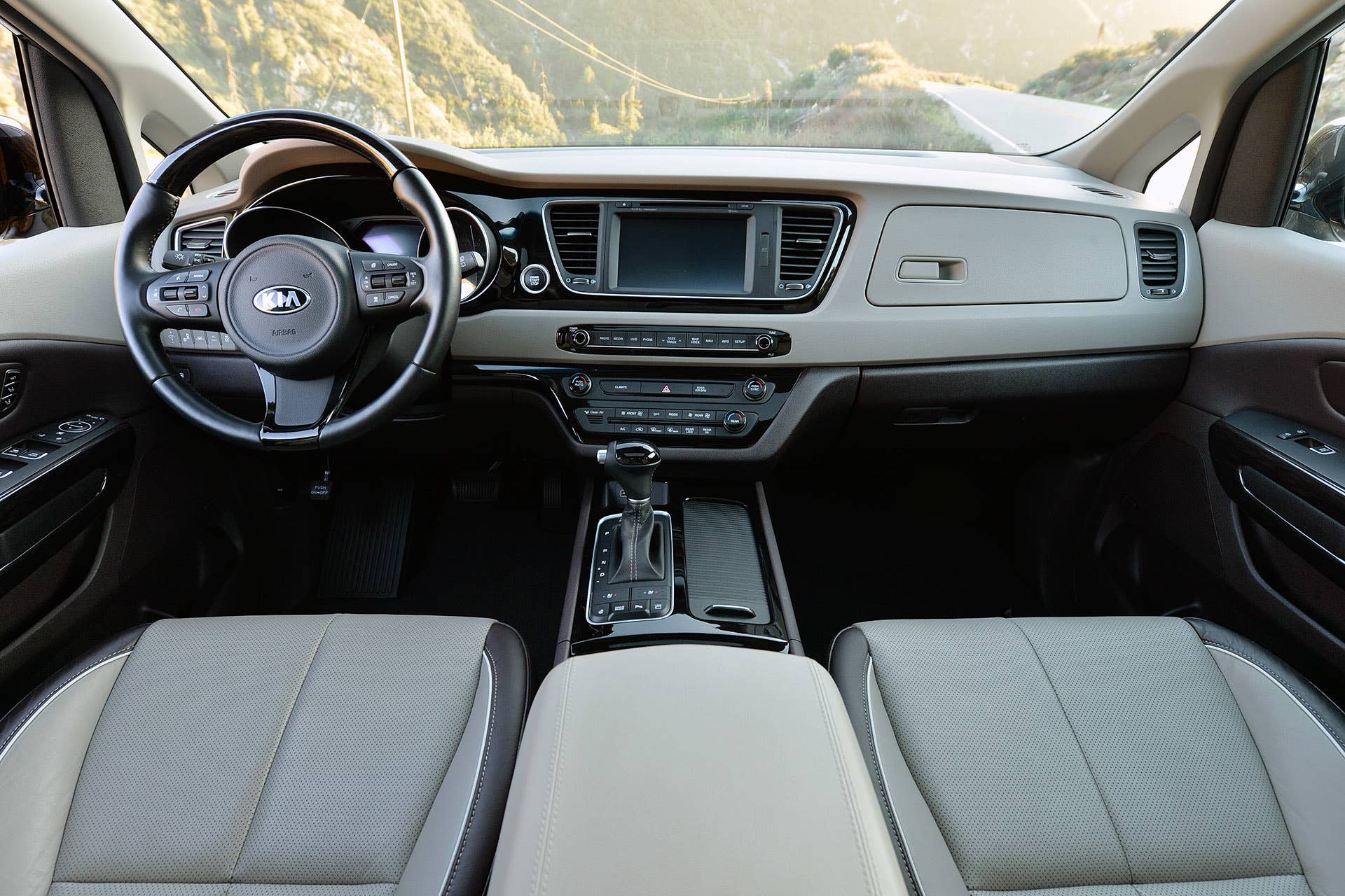 kia sedona van interior cabin