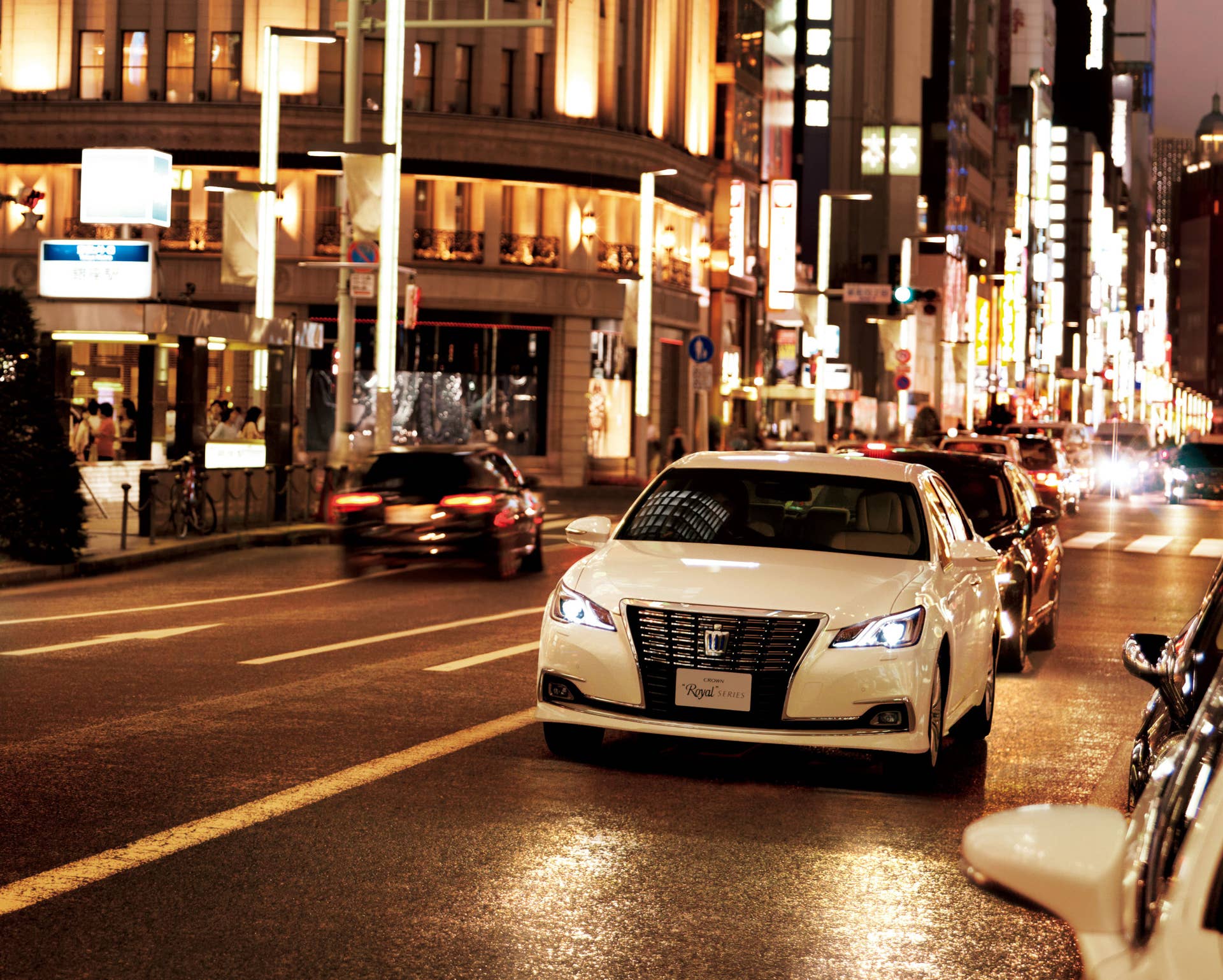 Toyota Crown traffic
