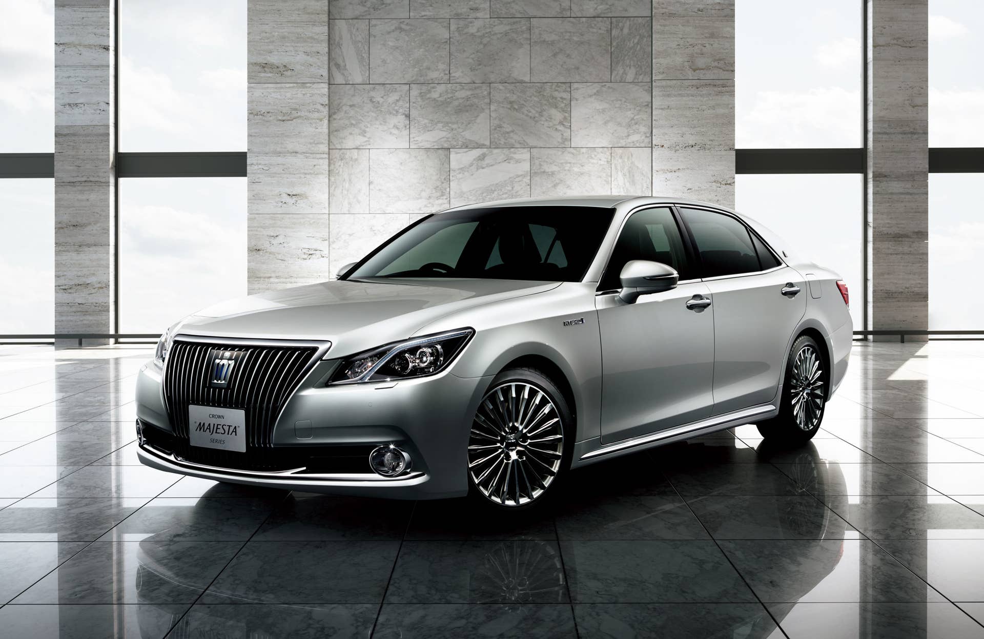 Toyota Crown front 3/4 silver