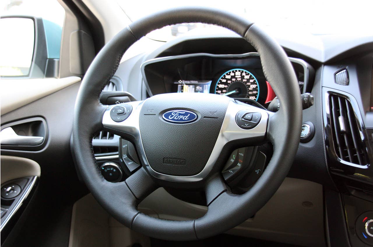 2012 Ford Focus Electric steering wheel