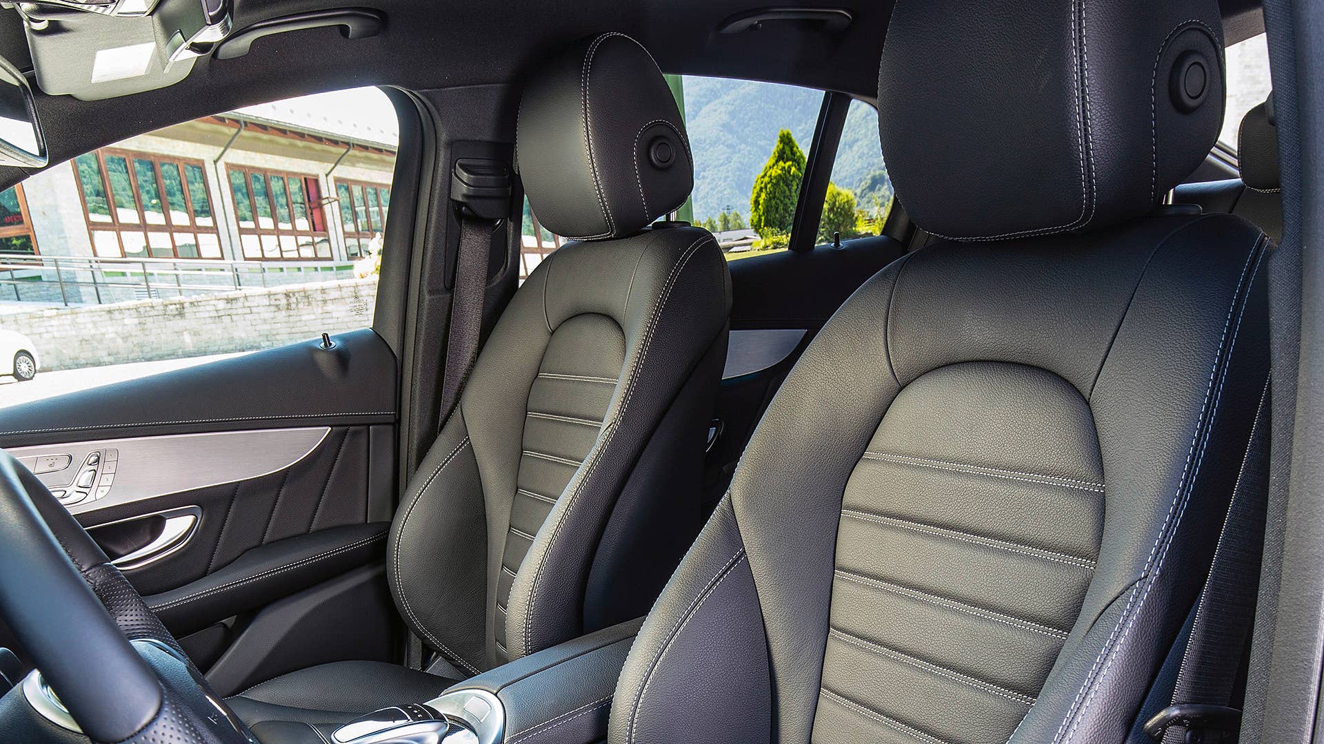 2017 Mercedes-Benz GLC300 Coupe front seats
