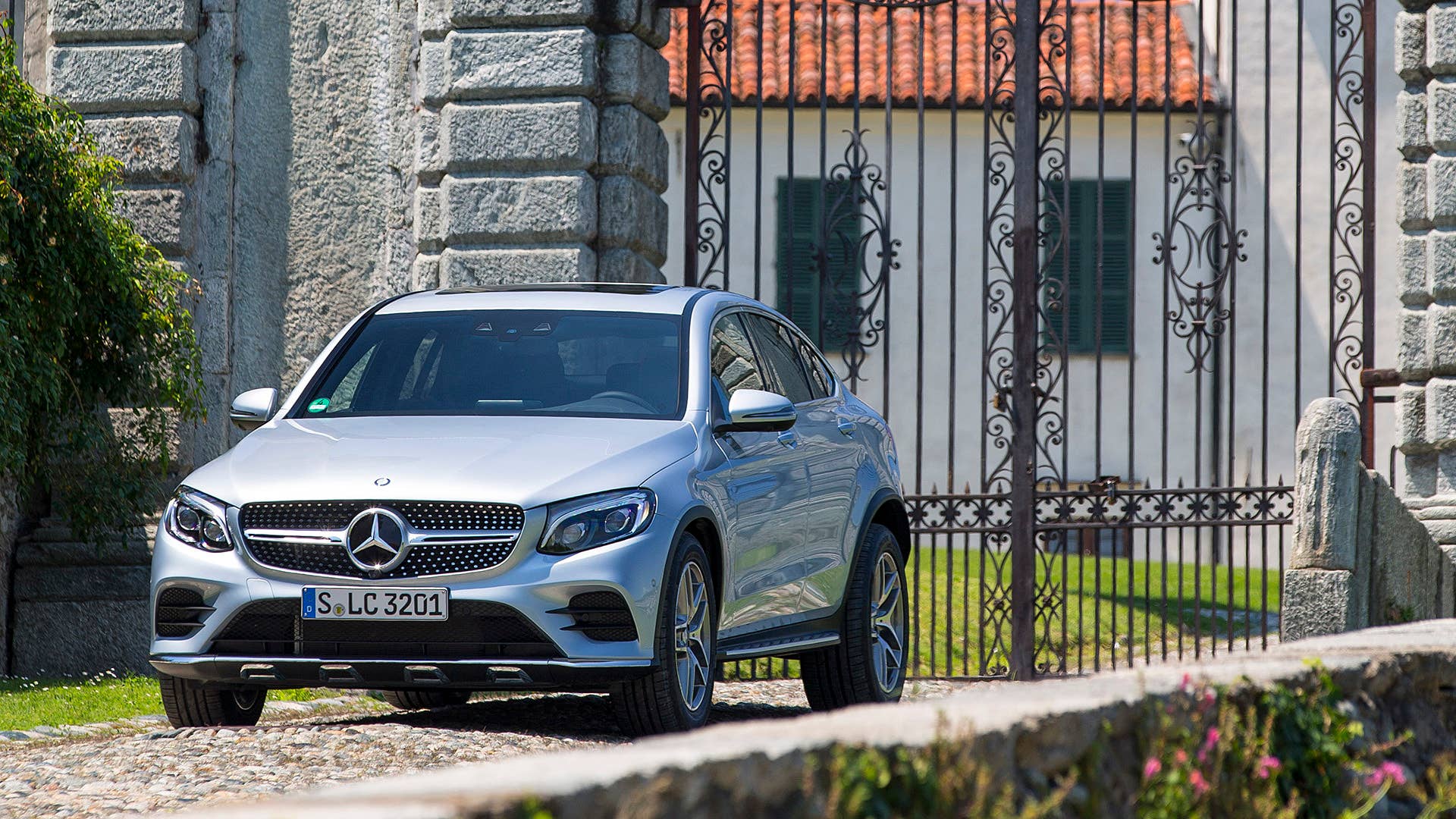2017 Mercedes-Benz GLC300 Coupe front 3/4 view