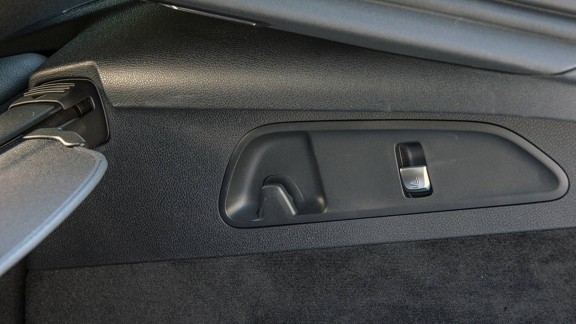 2017 Mercedes-Benz GLC300 Coupe rear seat controls