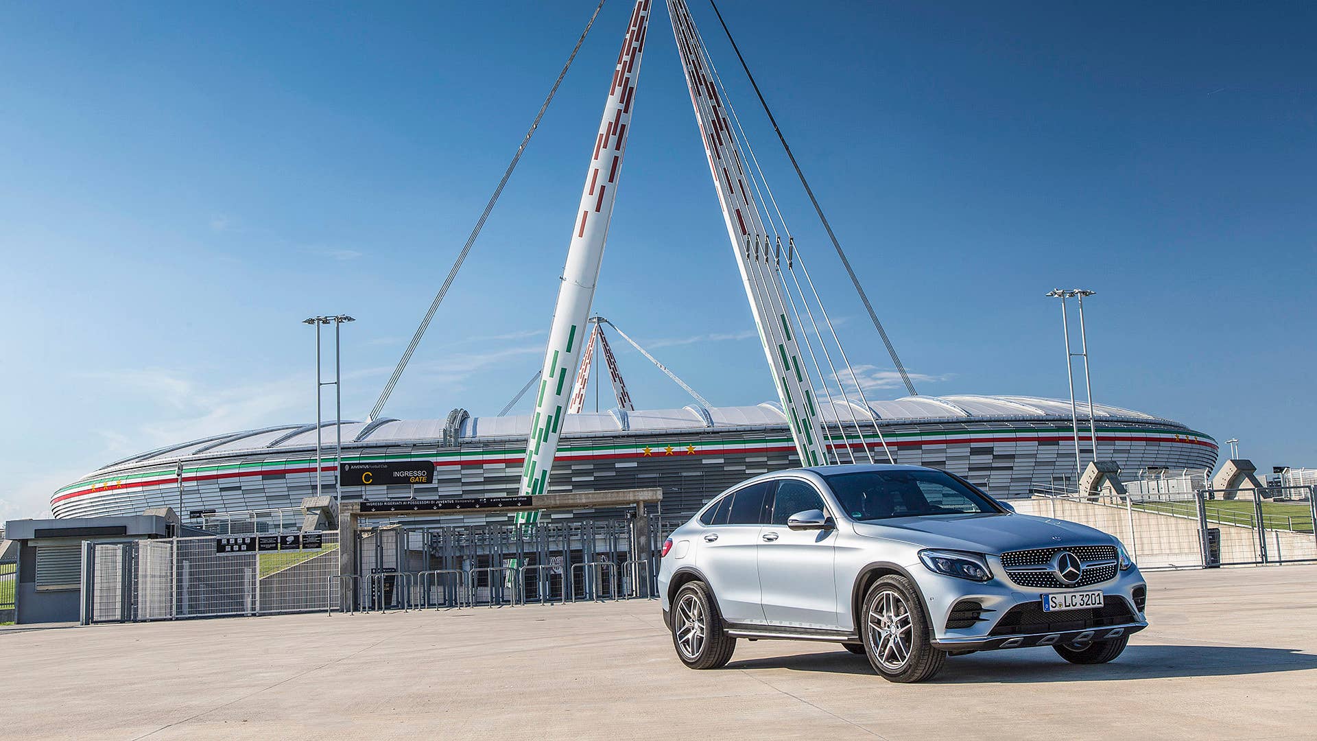 2017 Mercedes-Benz GLC300 Coupe front 3/4 view