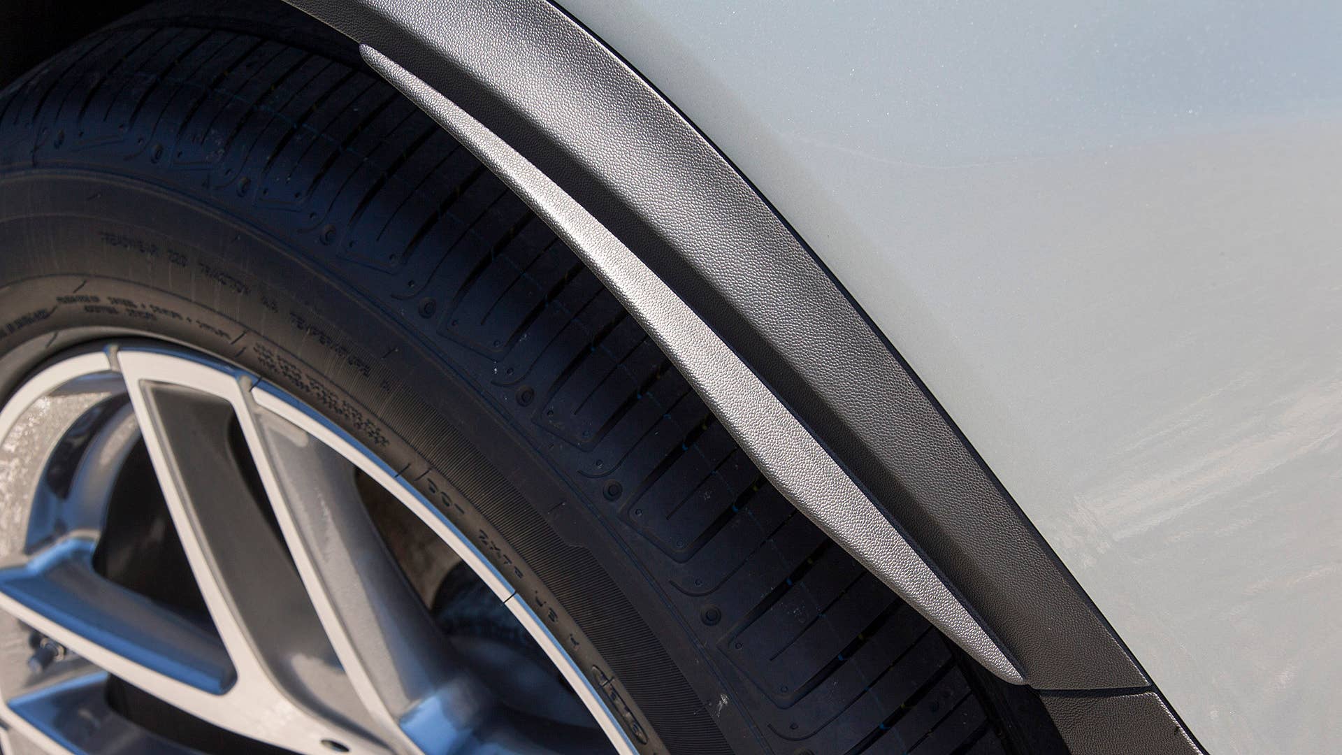 2017 Mercedes-Benz GLC300 Coupe fender trim