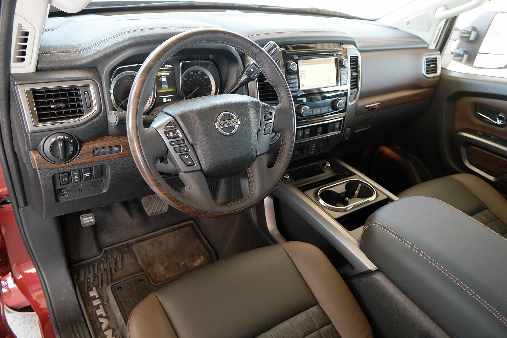 2016 Nissan Titan interior