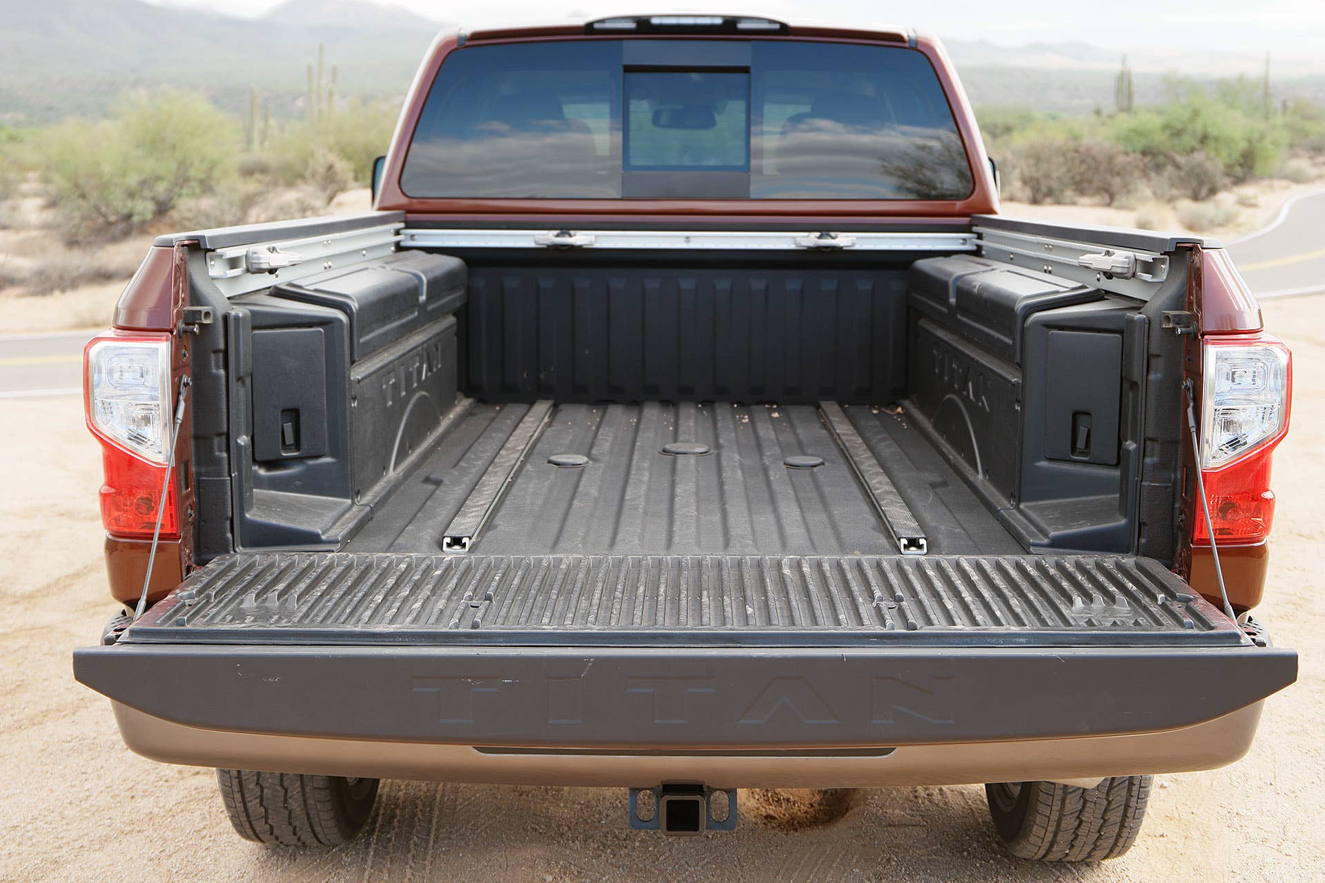 2016 Nissan Titan bed