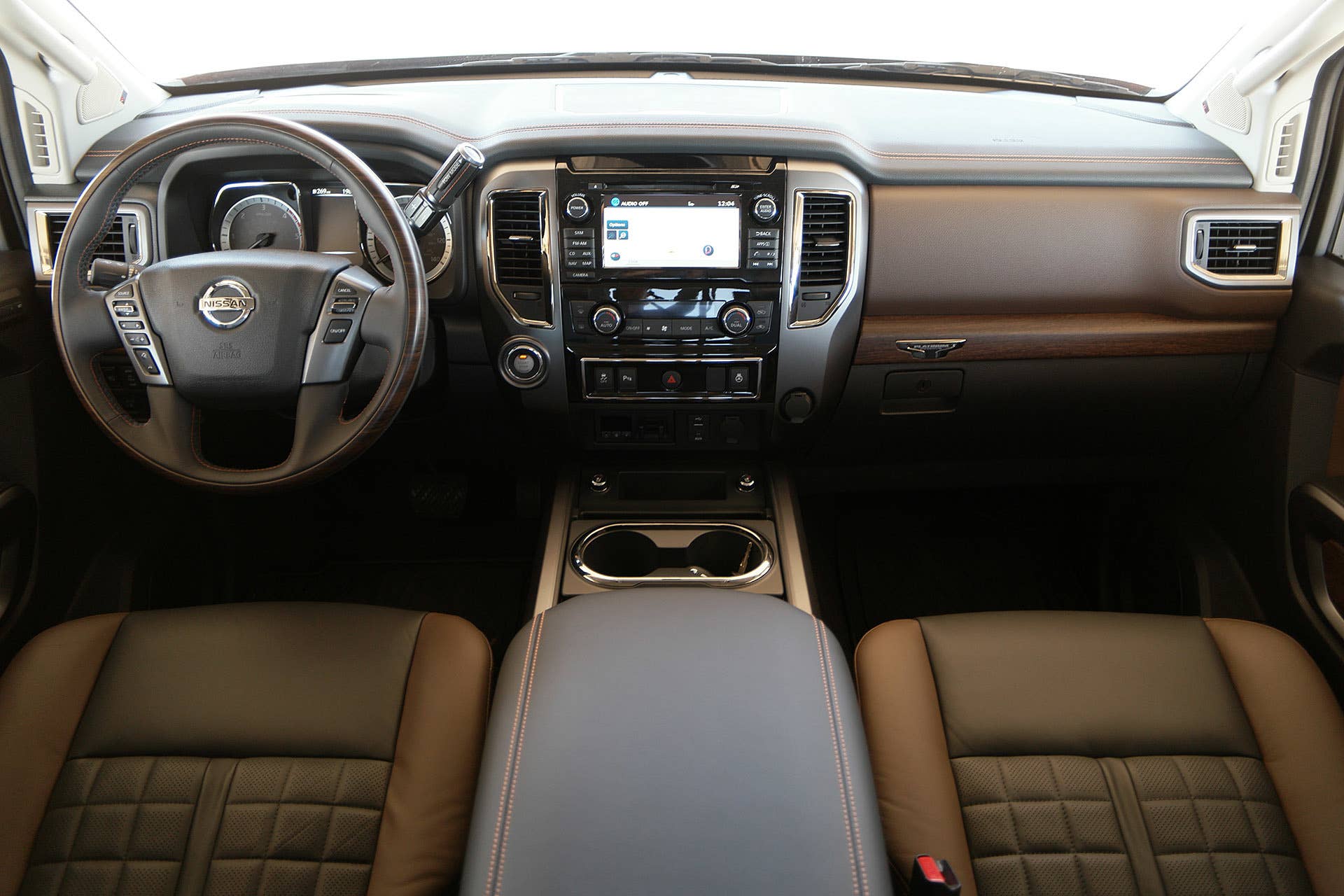2016 Nissan Titan interior