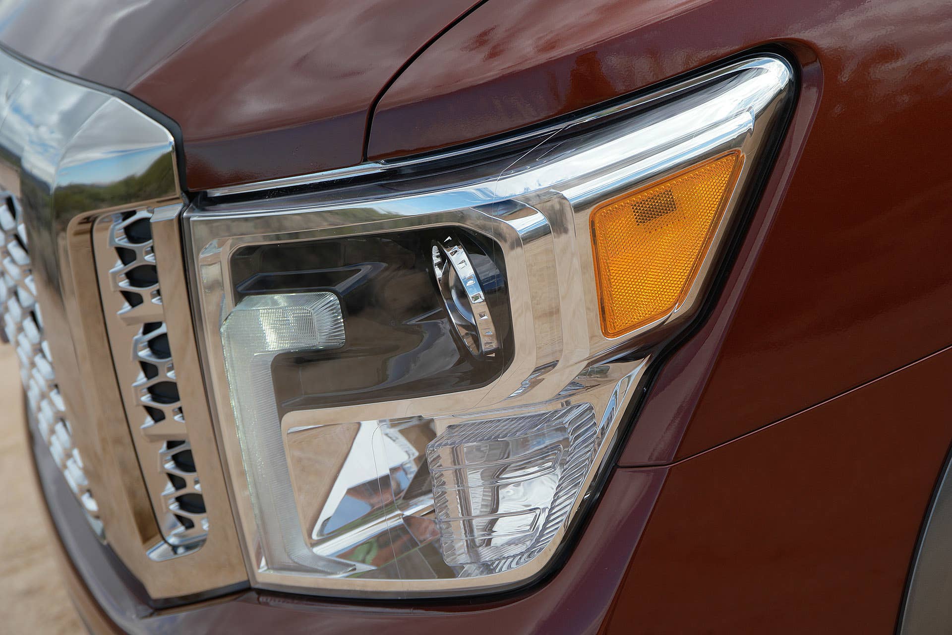 2016 Nissan Titan headlight