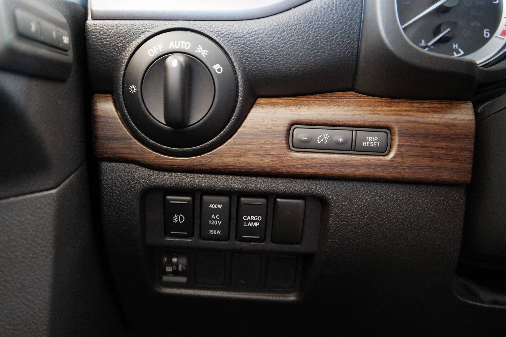 2016 Nissan Titan dash controls