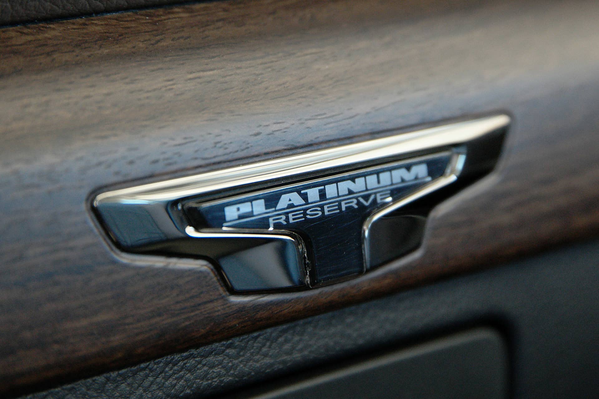 2016 Nissan Titan badge