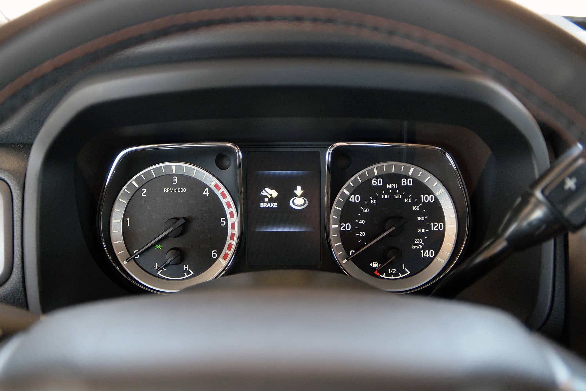 2016 Nissan Titan gauges